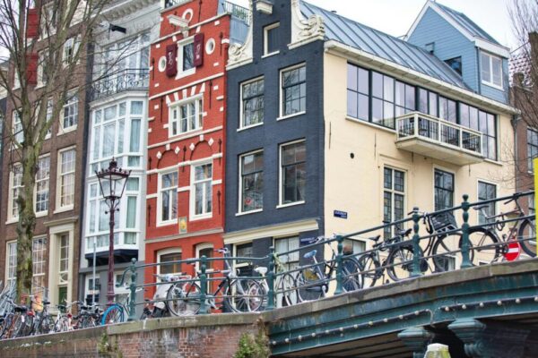 Are bicycles a good way to explore Amsterdam?