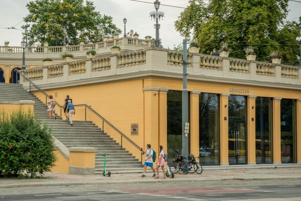 Are hostels in Krakow cheap?