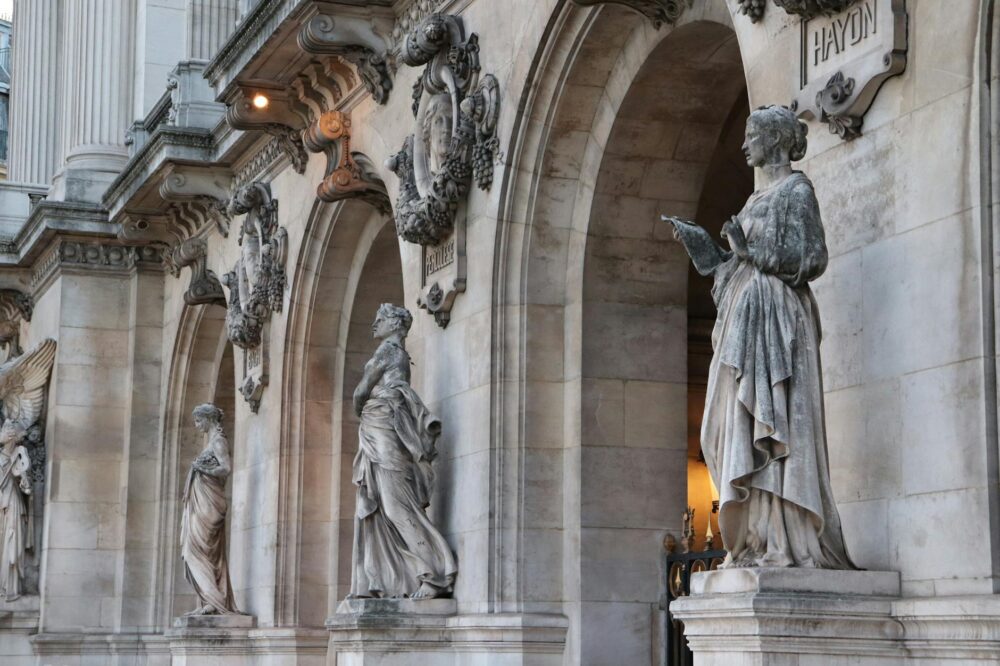 Are the Halle aux Grains and the Théâtre du Capitole must-sees?