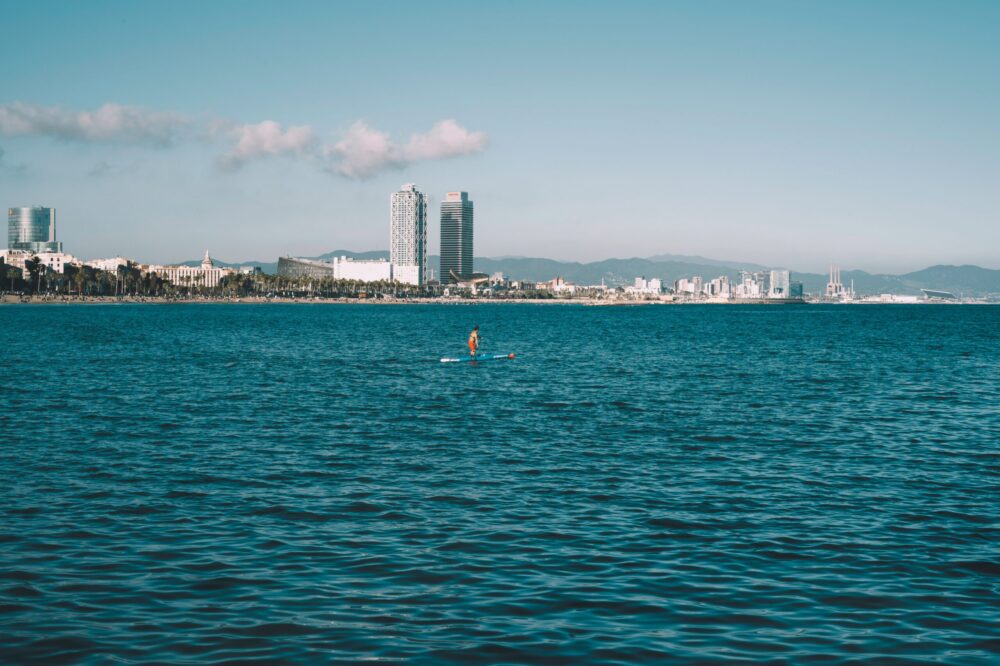 Are there any paddle boarding opportunities near Barcelona?