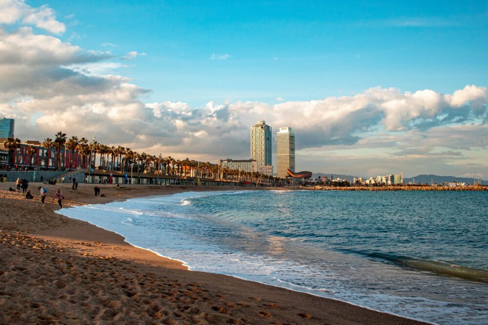 Are there any surfing spots near Barcelona for beginners?