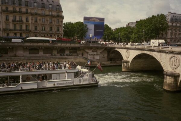 Are there free boat tours on the Seine in 2026?