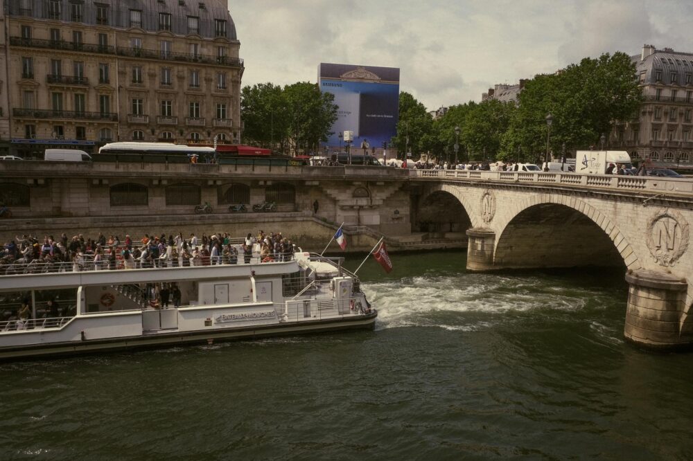 Are there free boat tours on the Seine in 2026?