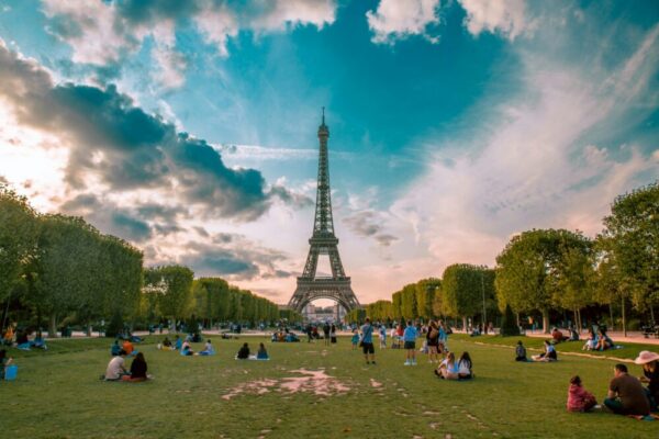 Are there free meditation sessions in Paris in 2026?
