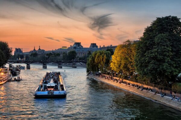 Are there free river cruises in Paris in 2026?