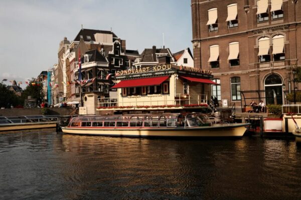 Are there free walking tours in Amsterdam?
