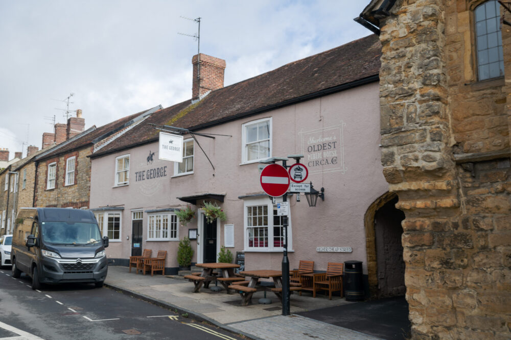 Cheap hotels in Amsterdam with breakfast included 2026