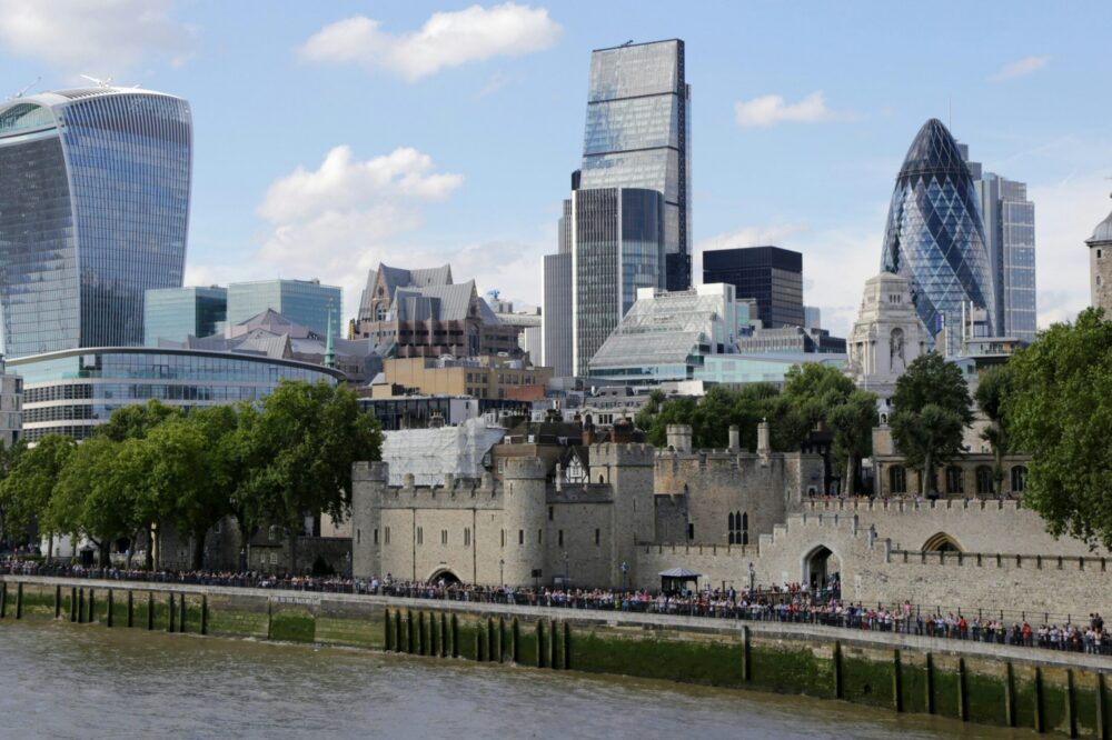 Cheap hotels in London with late check-in 2026