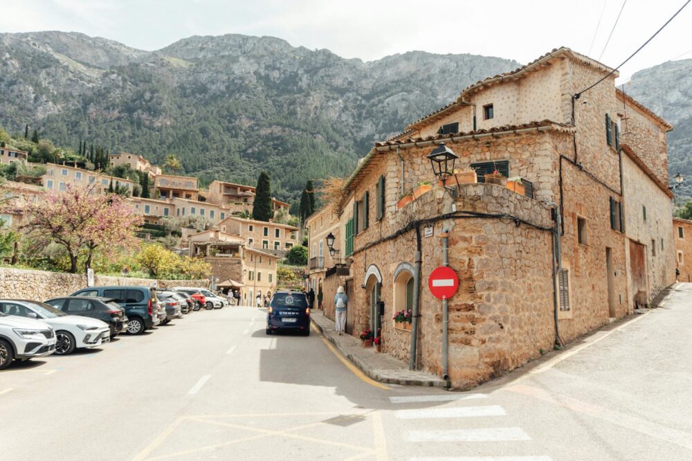 How do I get from Barcelona to Montsant Natural Park?