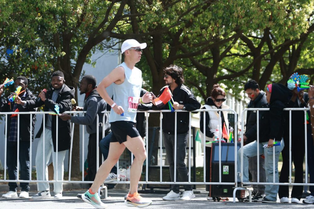 How do I get tickets for the London Marathon?