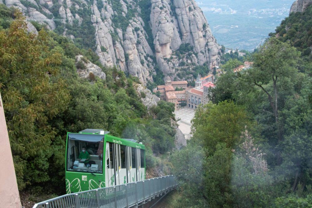 How do I get to Montserrat from Barcelona by public transport?