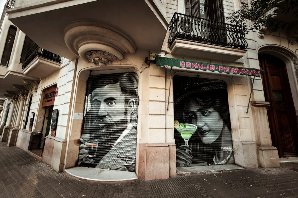 How do I get to the Barcelona Chocolate Museum from the city center?