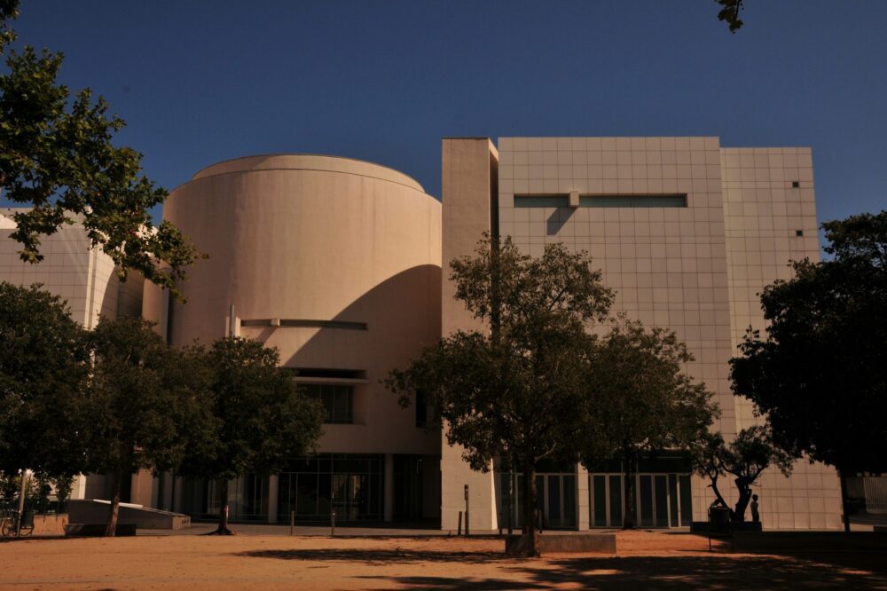How do I get to the Barcelona Museum of Contemporary Art?