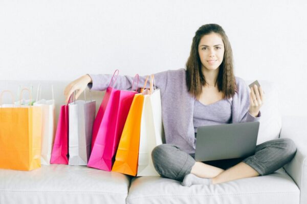 How do I purchase a Barcelona Card for tourist discounts?