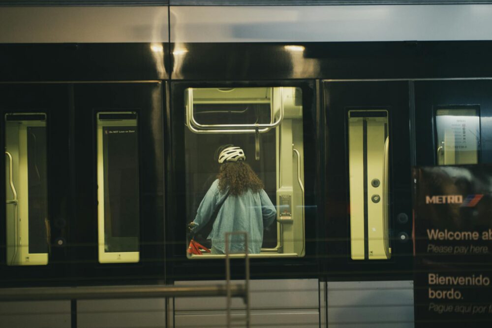 How do I use the Barcelona Metro system as a tourist?