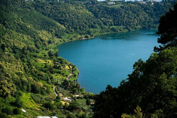 How do you get from Rome to the Castelli Romani wine region?