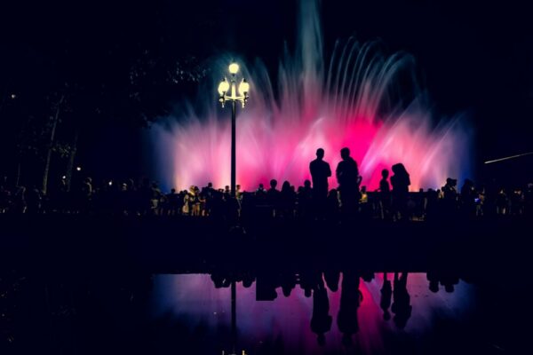 How do you get to the Magic Fountain of Montjuic and when are the shows?