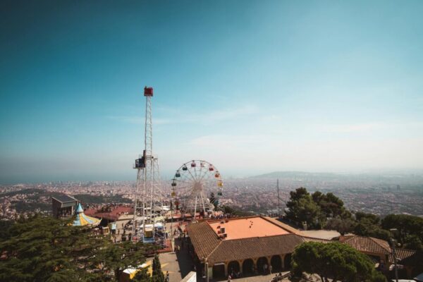 How do you get to Tibidabo Amusement Park from the city center?
