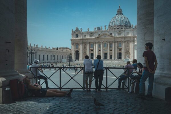 How do you handle emergencies or find medical help as a tourist in Rome?
