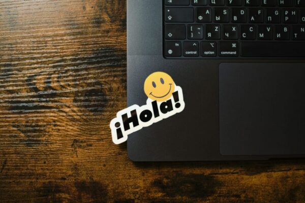 How do you use the Hola BCN! travel card for unlimited transport?