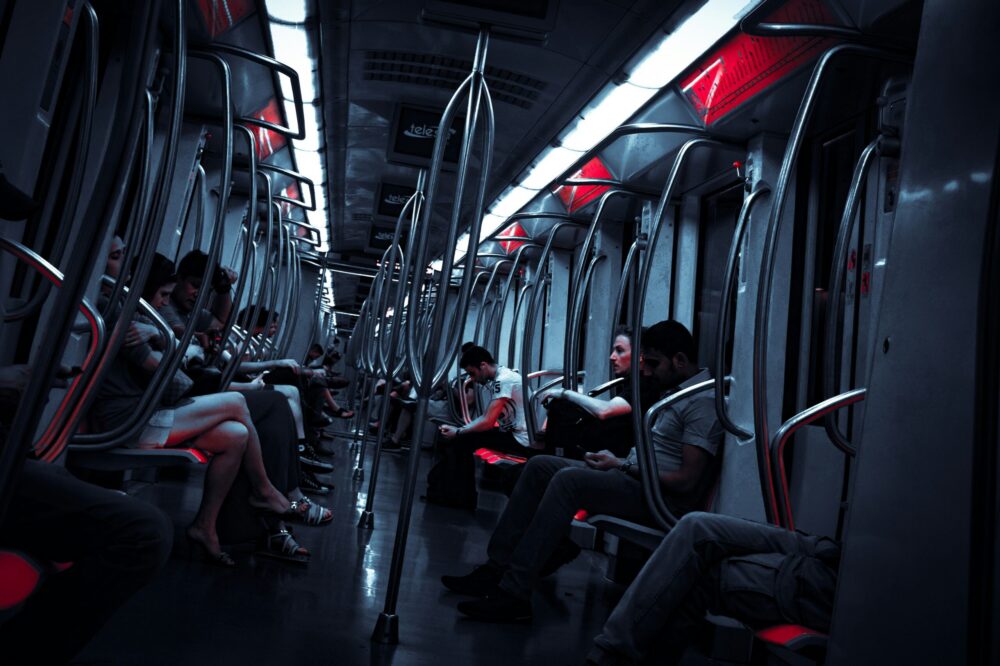 How do you use the Rome metro system and what are the main lines?