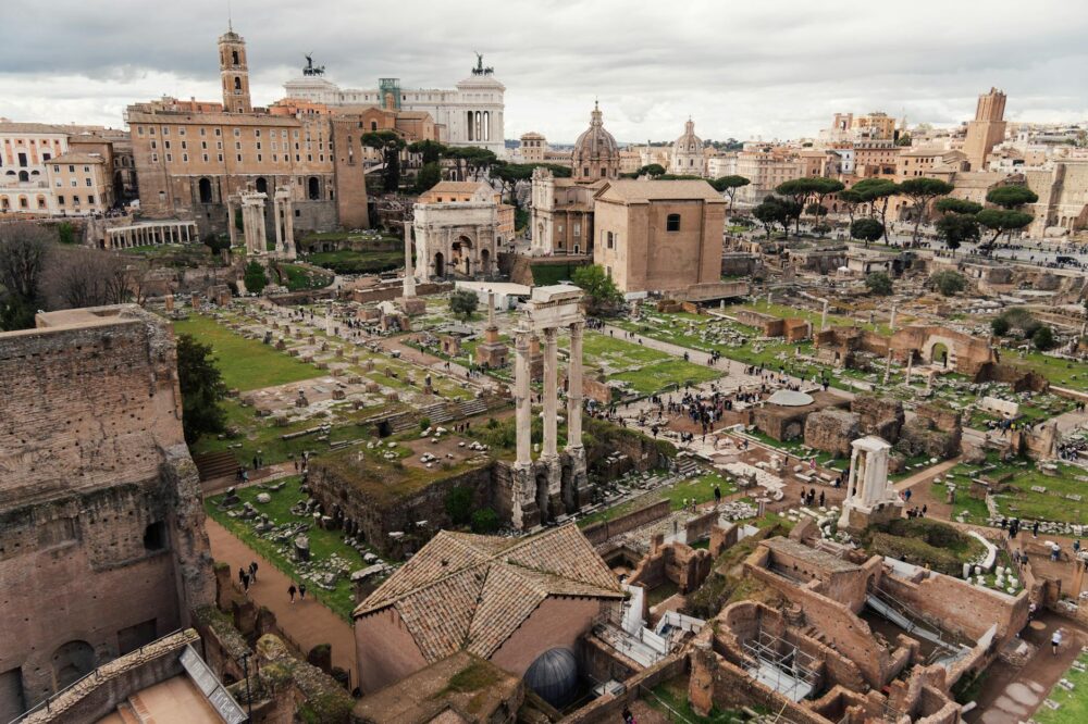 How do you visit the Roman Forum and Palatine Hill?