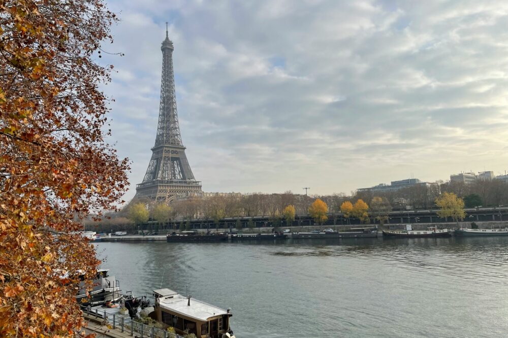 How to avoid crowds in Paris during autumn?