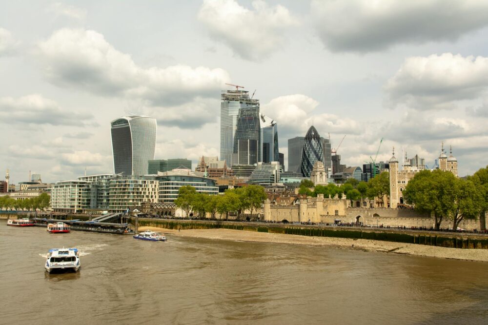 How to book a Thames River cruise?