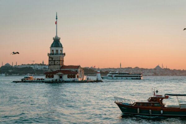 How to book tickets for popular attractions in Istanbul in advance?