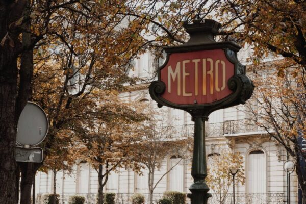 How to dress for autumn in Paris?