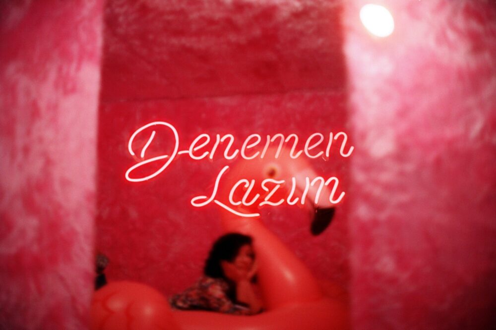 How to experience a traditional Turkish bath in Istanbul?