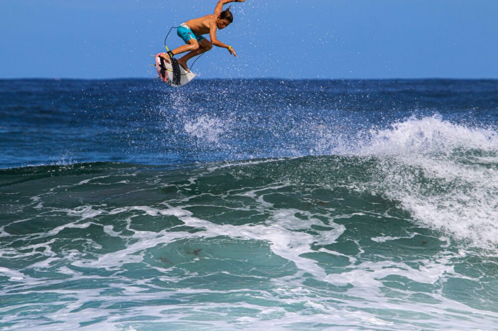 How to explore the El Poblenou neighborhood for free in Barcelona in 2026?