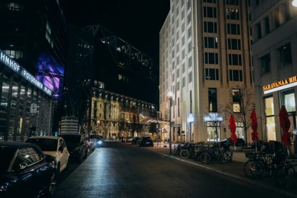 How to explore the EUR district for free in 2026?