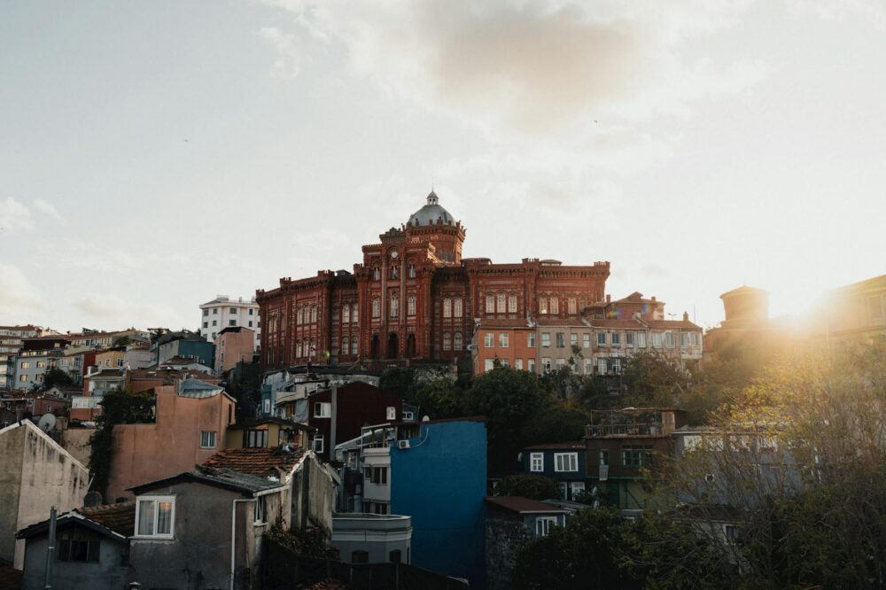 How to explore the Fener and Balat neighborhoods for free?