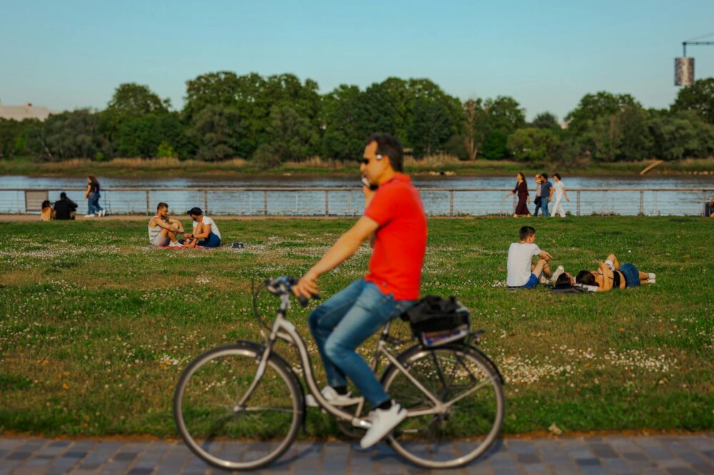 How to explore the Garonne River in Toulouse?