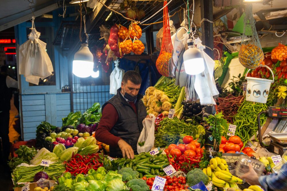 How to explore the Kadıköy market for free?