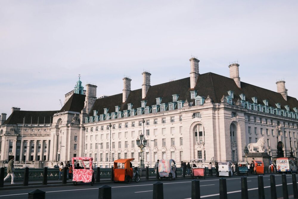 How to get a SIM card in London as a tourist?