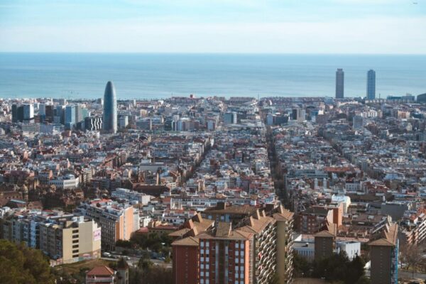 How to get from Barcelona to Andorra or France?
