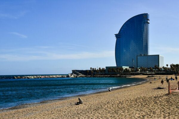 How to get from Barcelona to the Costa Dorada beaches?