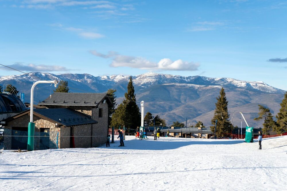 How to get from Barcelona to the Pyrenees for skiing?