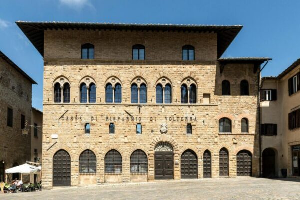 How to get from Florence to Volterra?