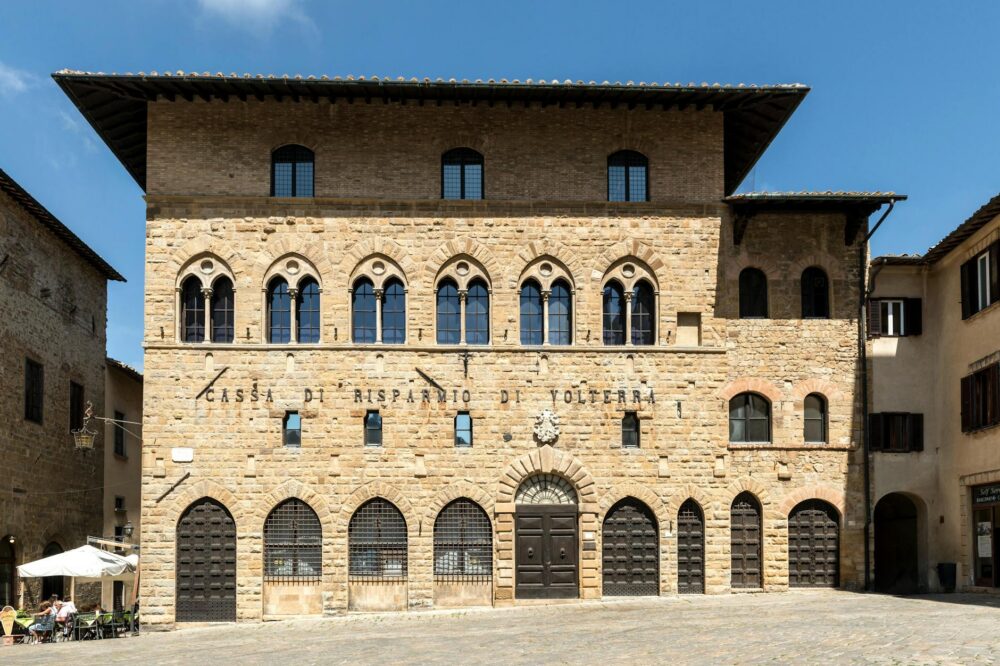 How to get from Florence to Volterra?