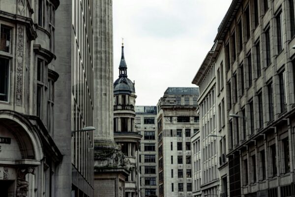 How to get from Luton to central London?