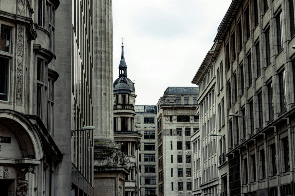 How to get from Luton to central London?