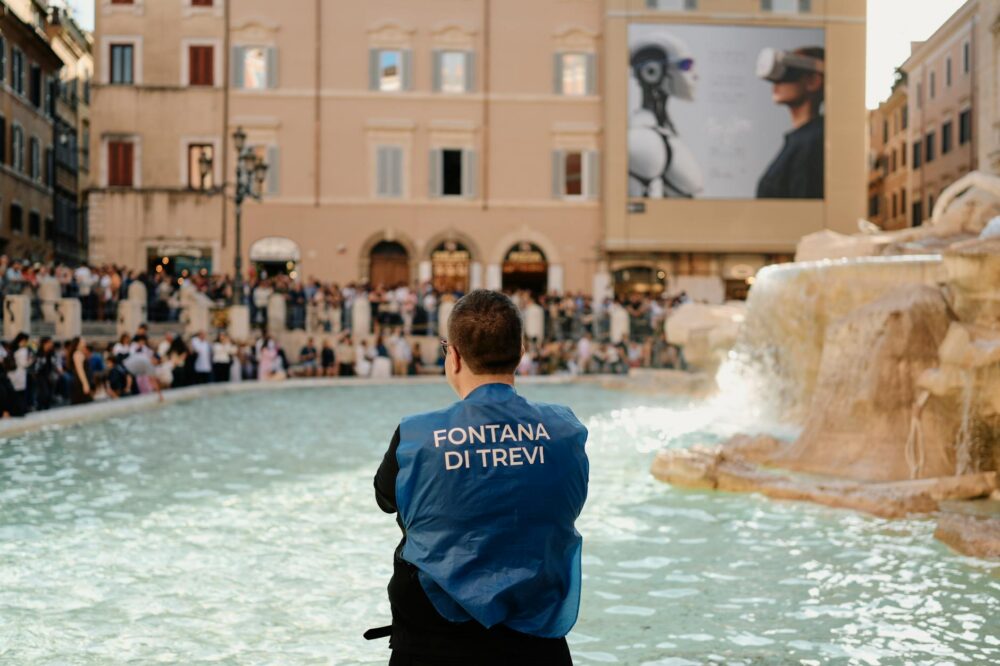 How to see the Trevi Fountain without crowds in 2026?
