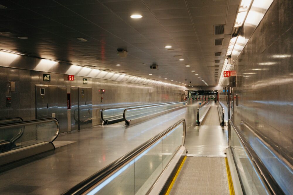 How to use the Barcelona Metro system efficiently?