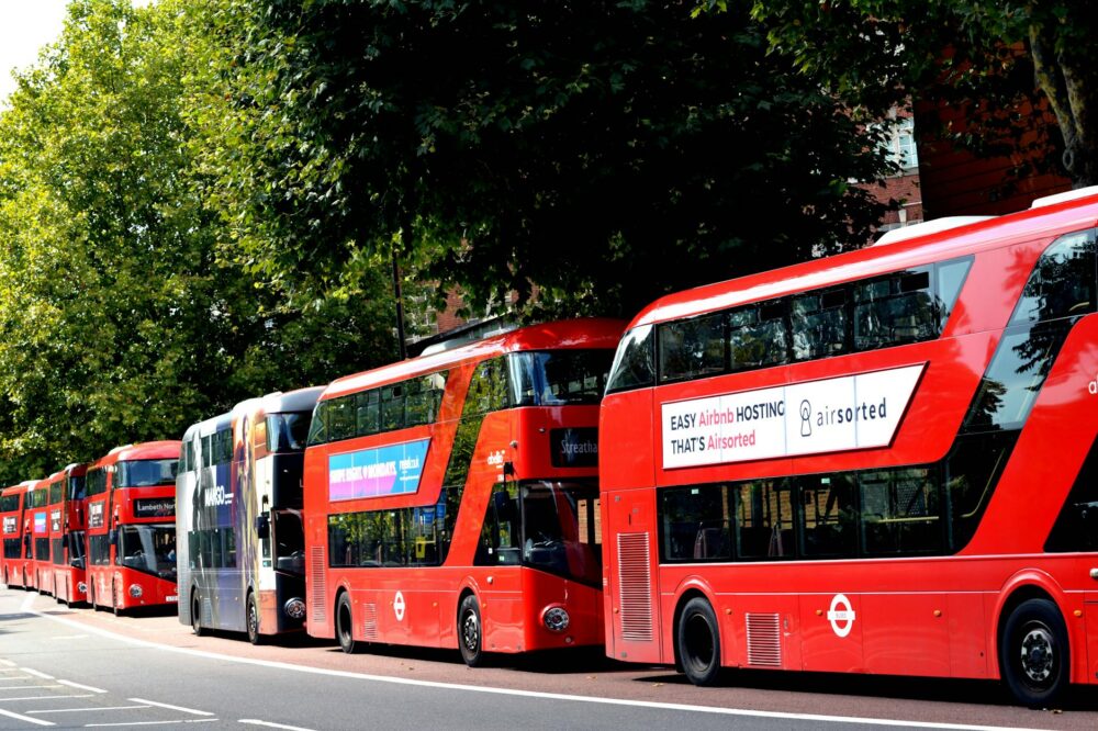How to use the London bus system?