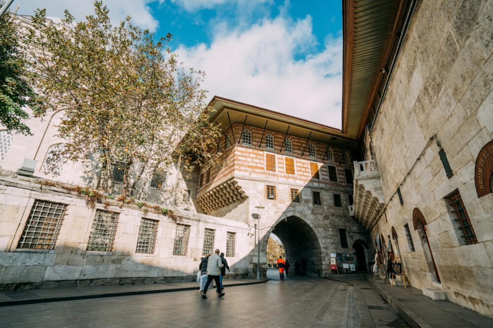 How to walk the city walls of Istanbul for free?