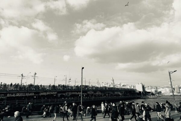 How to walk the Galata Bridge for free?