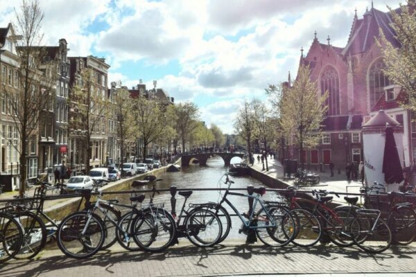 Is Amsterdam a walkable city?